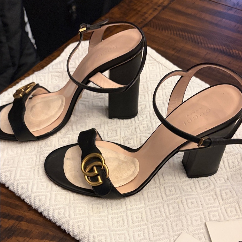 Gucci Black and Gold Heeled Sandals - Picture 2 of 7